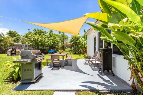 1615 Bay Drive Miami Beach FL 33141