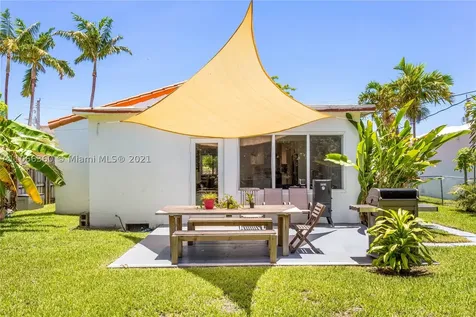 1615 Bay Drive Miami Beach FL 33141