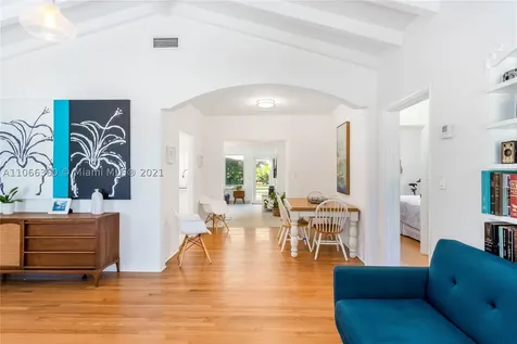 1615 Bay Drive Miami Beach FL 33141