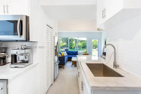 1615 Bay Drive Miami Beach FL 33141