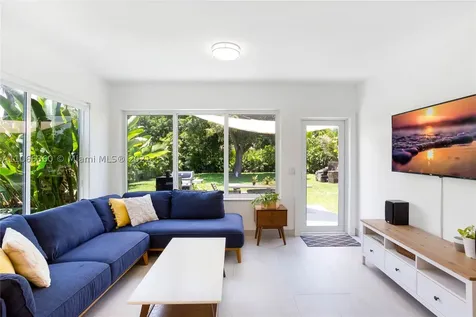 1615 Bay Drive Miami Beach FL 33141