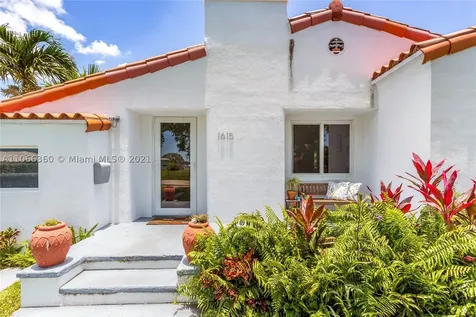 1615 Bay Drive Miami Beach FL 33141