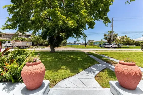 1615 Bay Drive Miami Beach FL 33141