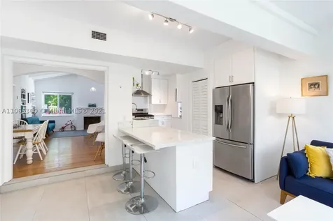 1615 Bay Drive Miami Beach FL 33141