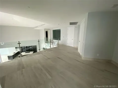 18555 Collins Avenue Sunny Isles Beach FL 33160