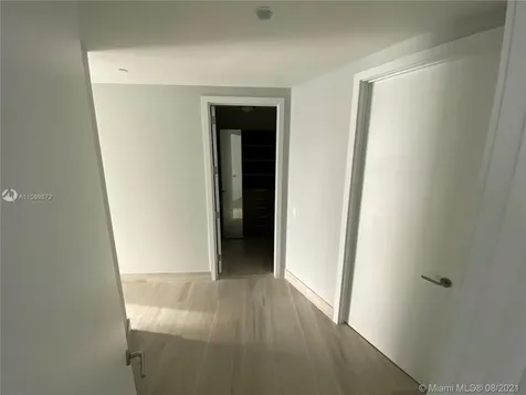 18555 Collins Avenue Sunny Isles Beach FL 33160