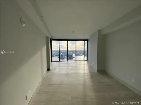 18555 Collins Avenue Sunny Isles Beach FL 33160