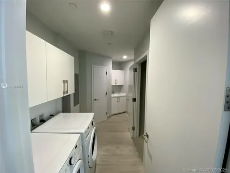 18555 Collins Avenue Sunny Isles Beach FL 33160