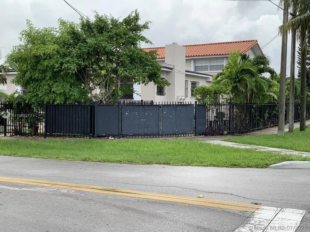 3464 NW 1st Street Miami FL 33125