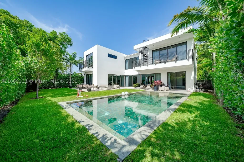 4494 Adams Avenue Miami Beach FL 33140
