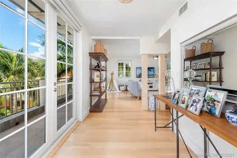 243 Meridian Avenue Miami Beach FL 33139