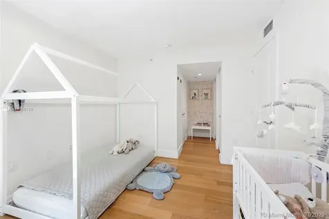 243 Meridian Avenue Miami Beach FL 33139