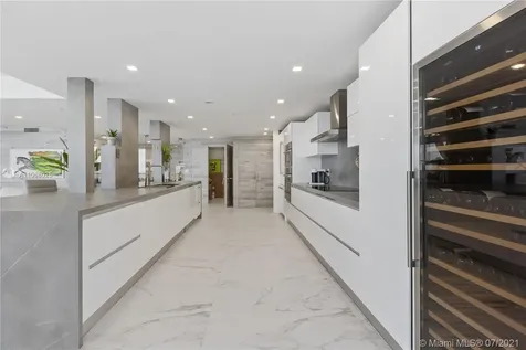 488 NE 18th Street Miami FL 33132