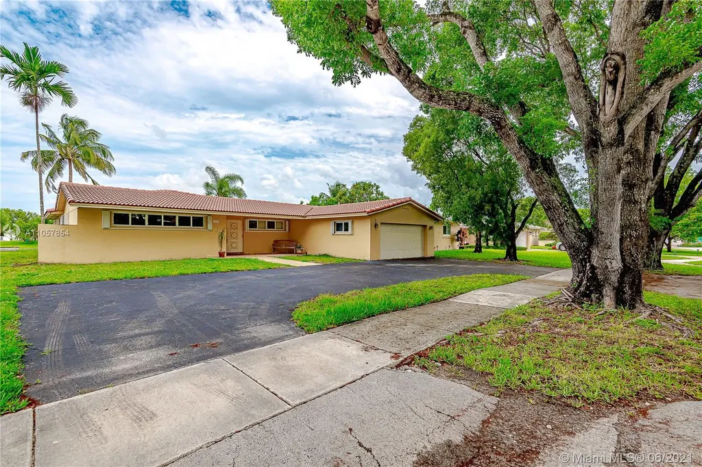 7240 Poinciana Court Miami Lakes FL 33014