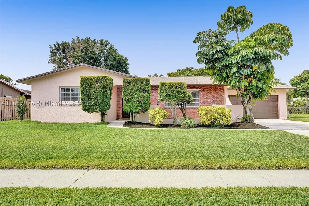 4040 Edgewood Place Coconut Creek FL 33066