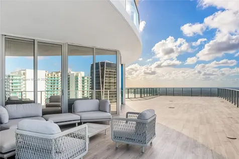 851 NE 1st Avenue Miami FL 33132