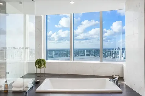851 NE 1st Avenue Miami FL 33132
