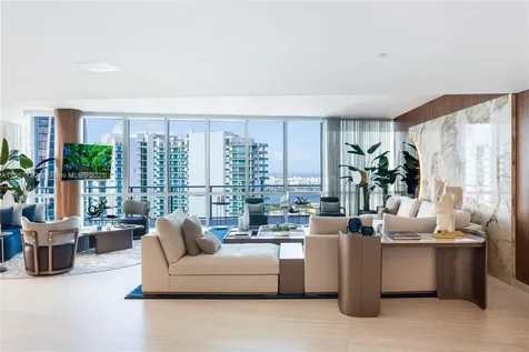 851 NE 1st Avenue Miami FL 33132