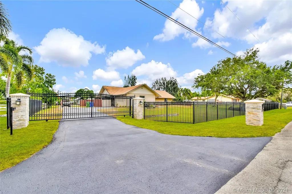 5300 SW 164th Terrace Southwest Ranches FL 33331