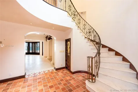 5970 N Bay Road Miami Beach FL 33140