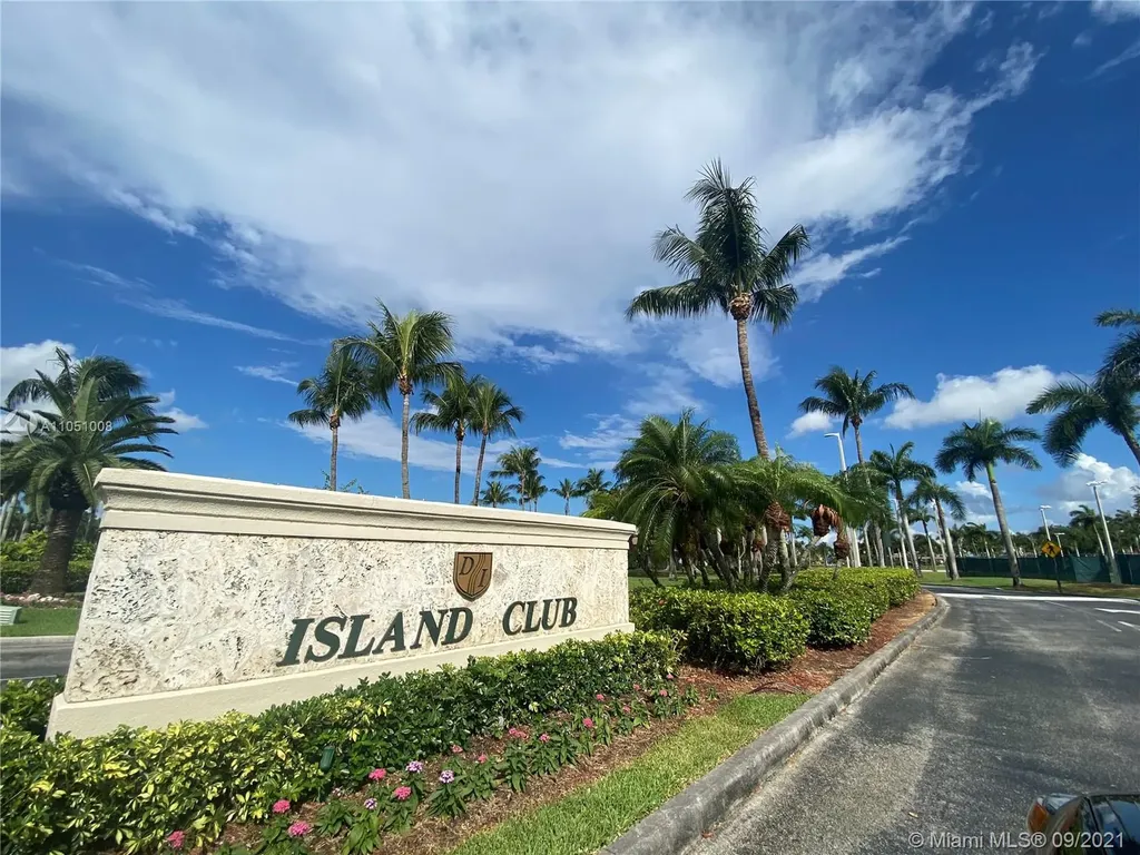 10888 NW 58th Terrace Doral FL 33178
