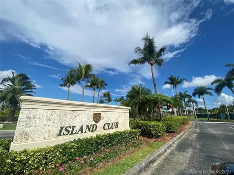 10888 NW 58th Terrace Doral FL 33178