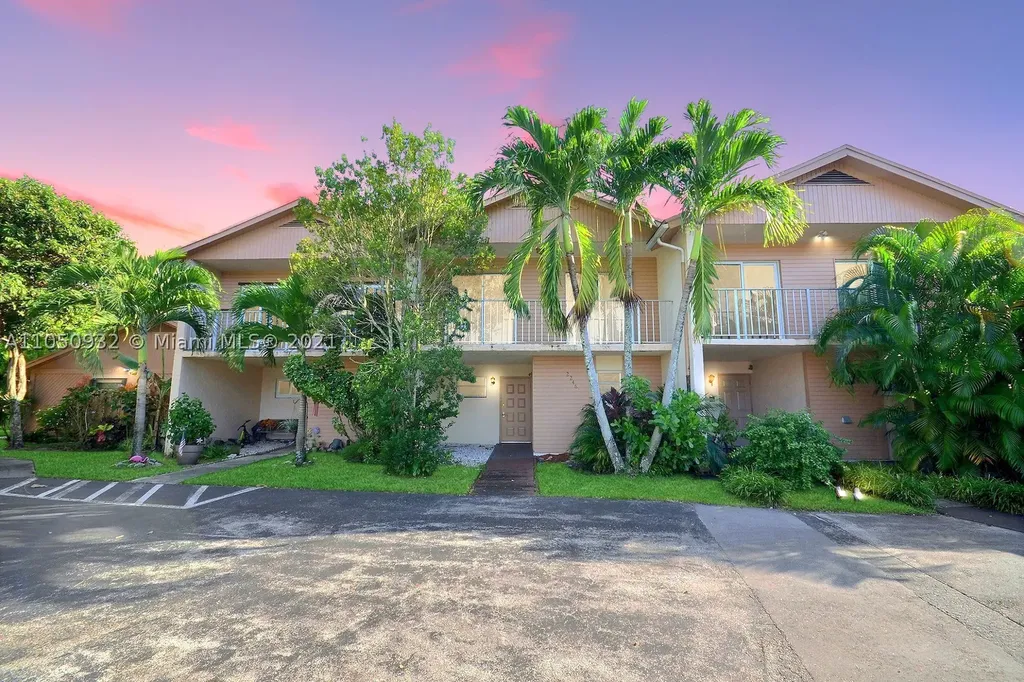 2246 Nova Village Drive Davie FL 33317