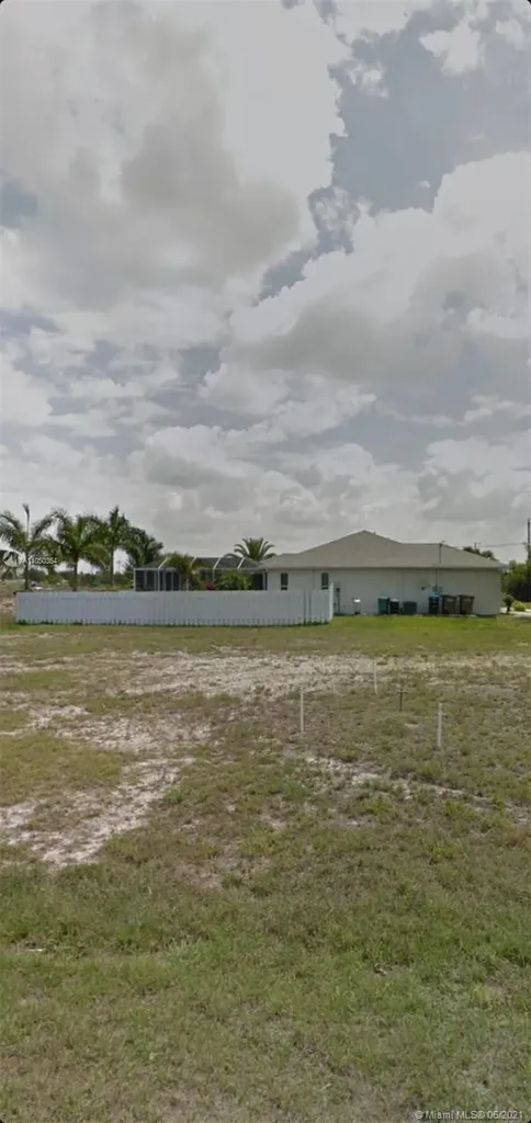 927 SW 25th Street Cape Coral FL 33914
