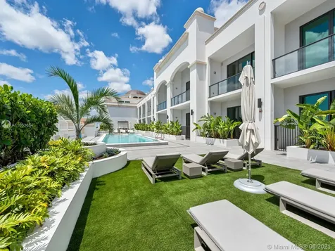 275 Giralda Avenue Coral Gables FL 33134