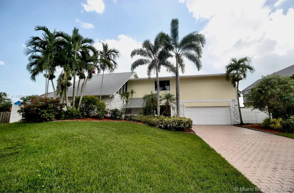 700 Hummingbird Lane Plantation FL 33324