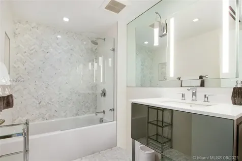 400 S Pointe Drive Miami Beach FL 33139