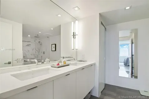 400 S Pointe Drive Miami Beach FL 33139