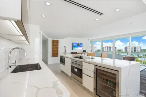 400 S Pointe Drive Miami Beach FL 33139