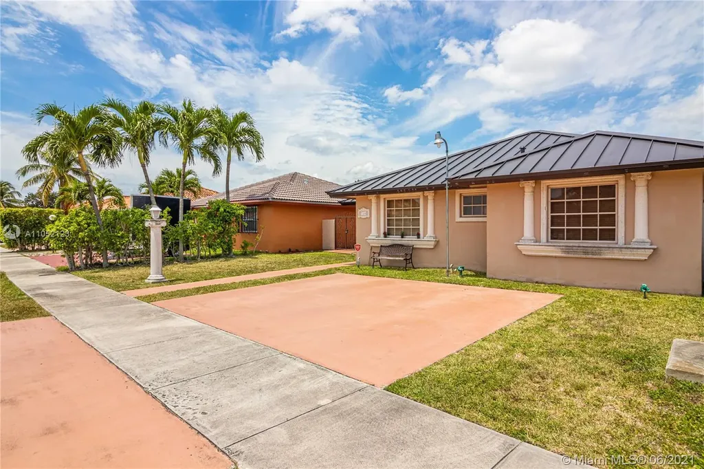 718 NW 133rd Avenue Miami FL 33182