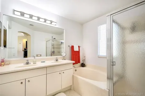 962 Golden Cane Drive Weston FL 33327