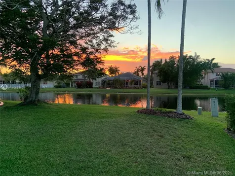 962 Golden Cane Drive Weston FL 33327