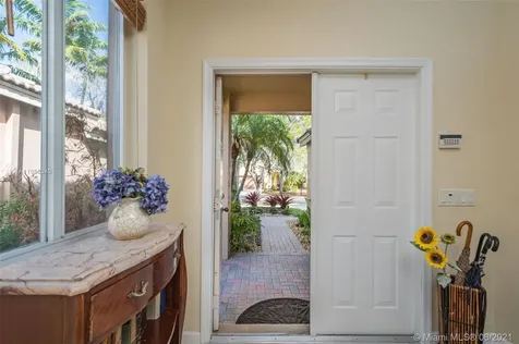 962 Golden Cane Drive Weston FL 33327
