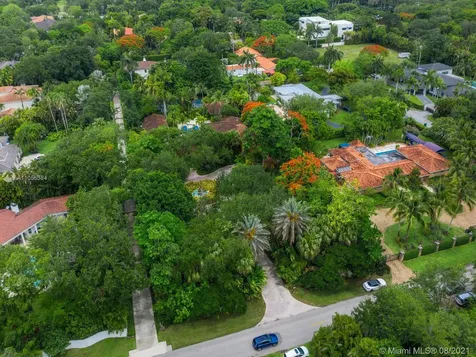 8555 Ponce De Leon Road Miami FL 33143