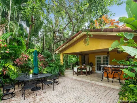 8555 Ponce De Leon Road Miami FL 33143