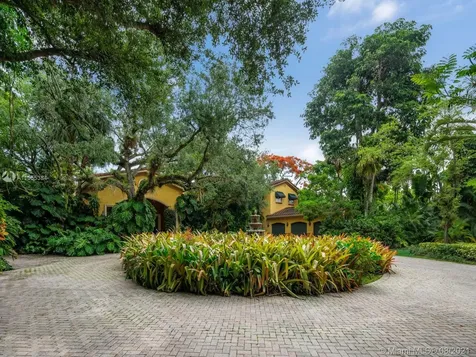 8555 Ponce De Leon Road Miami FL 33143