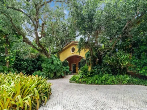 8555 Ponce De Leon Road Miami FL 33143
