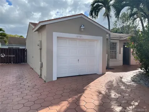 18985 NW 63rd Court Circle Hialeah FL 33015