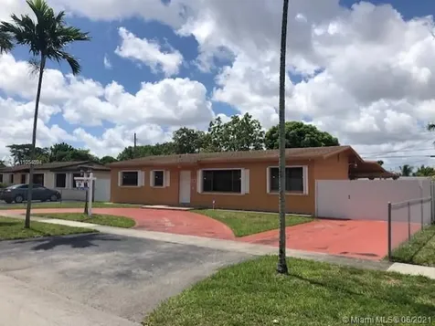 706 W 40th Place Hialeah FL 33012