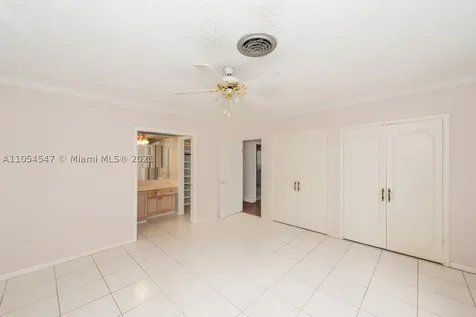 2060 NE 198th Terrace Miami FL 33179