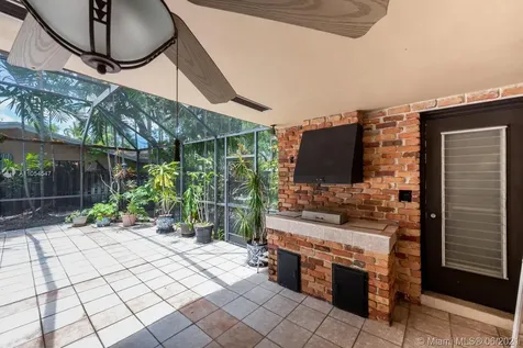 2060 NE 198th Terrace Miami FL 33179