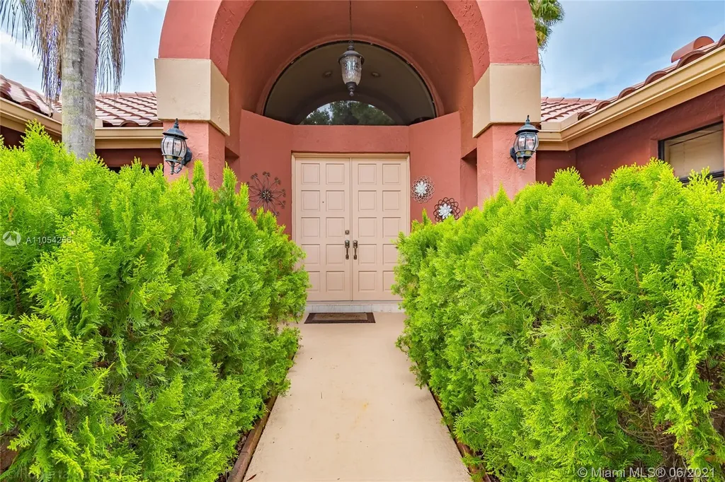 10647 Avenida Santa Ana Boca Raton FL 33498