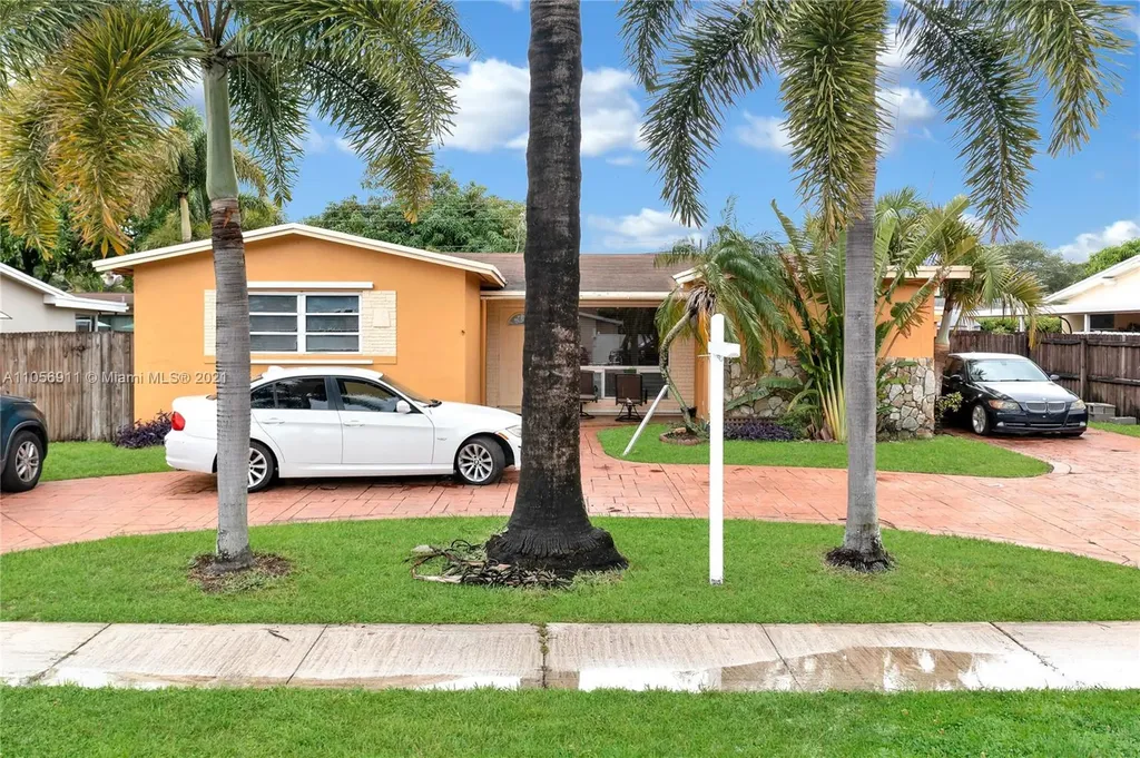 610 SW 69th Avenue Pembroke Pines FL 33023