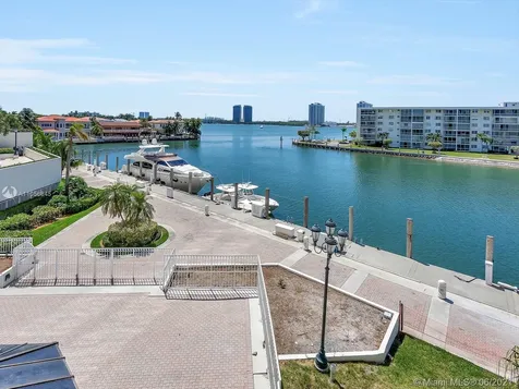 1000 Island Boulevard Aventura FL 33160