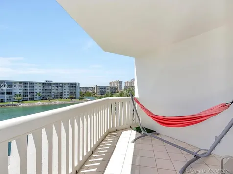 1000 Island Boulevard Aventura FL 33160