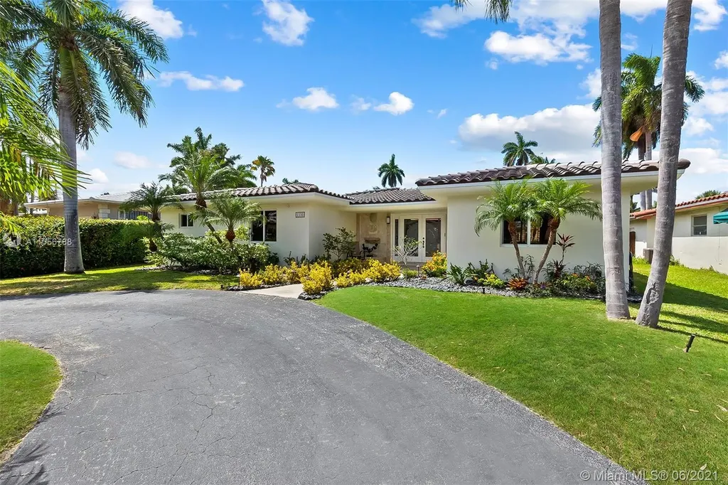 1135 N Northlake Drive Hollywood FL 33019